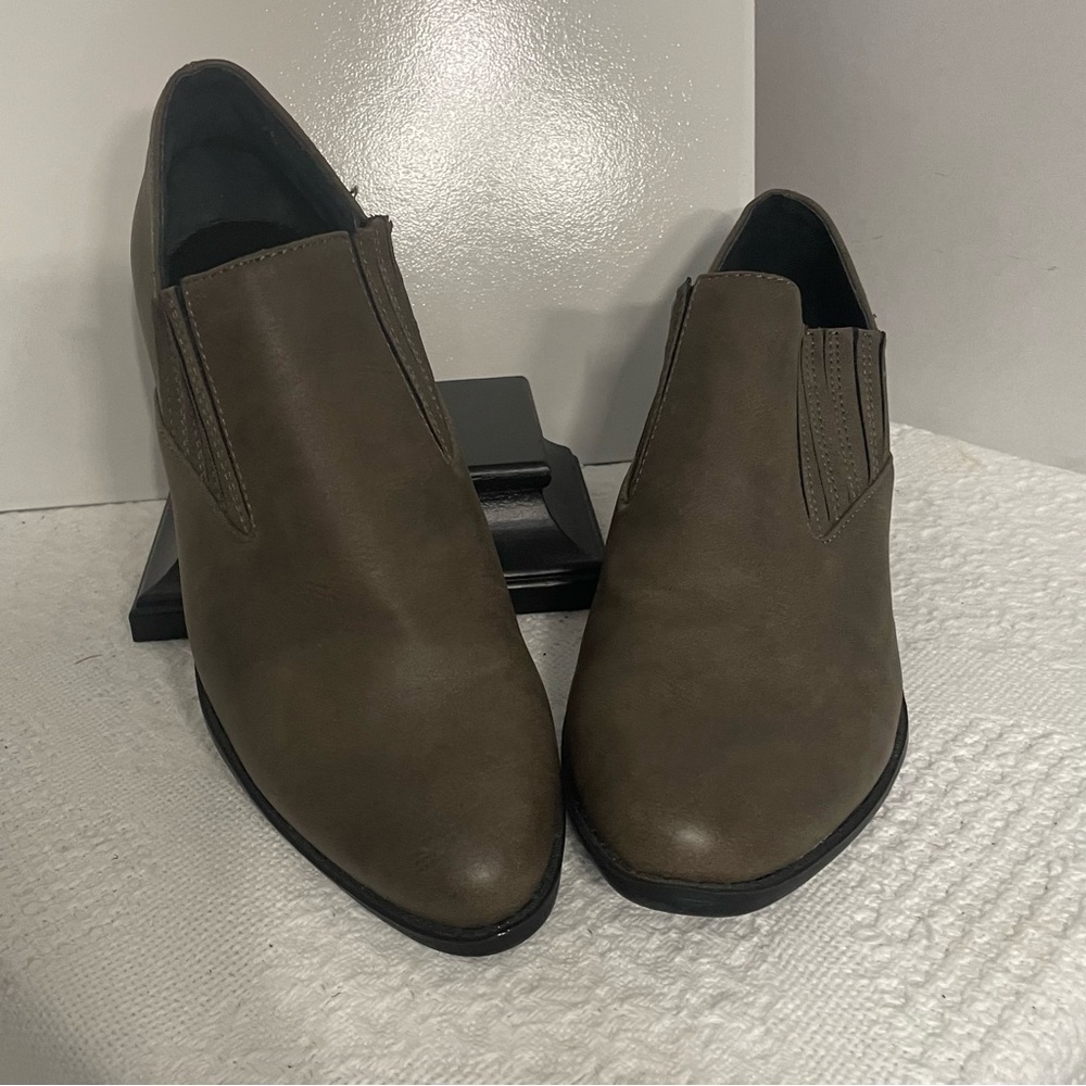 Madden Girl Brown Slip-On Ankle Boots‎ Size 6 M